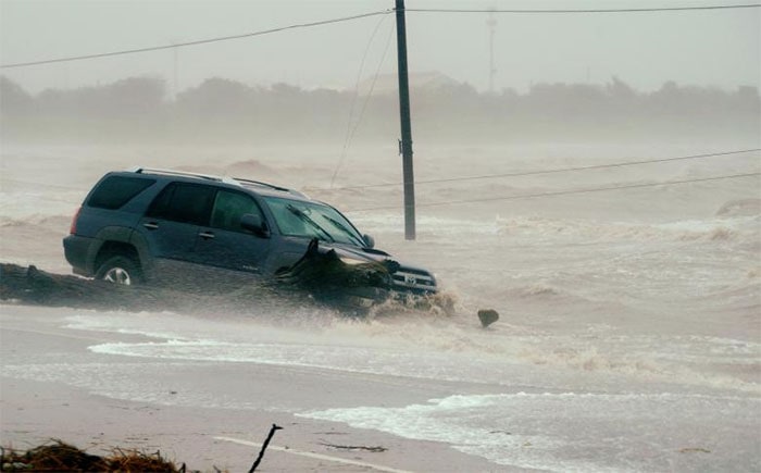 powerful-photos-hurricane-harvey-texas-57-59a51384b2991__700